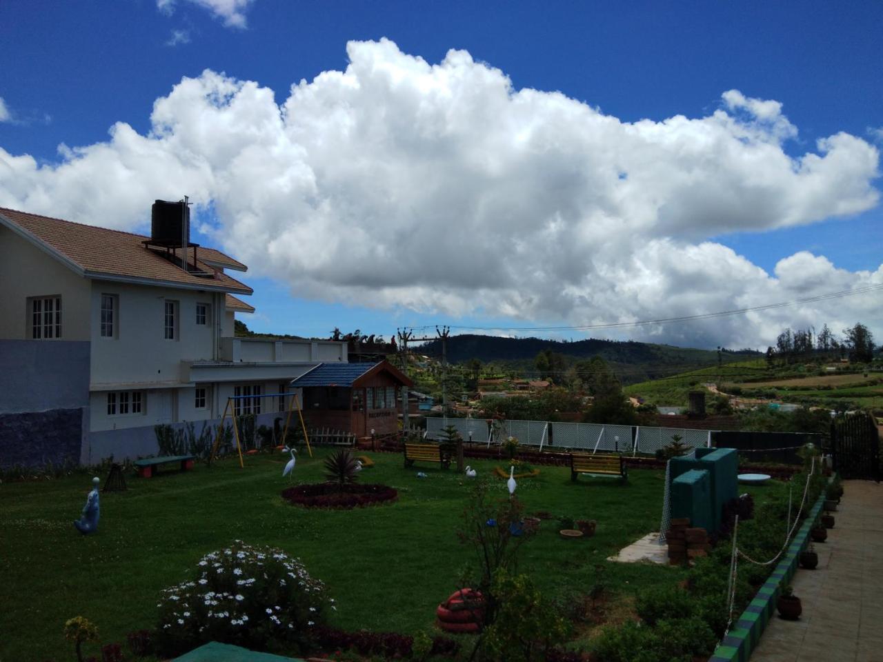 Drizzle Drop Inn Утакаманд Экстерьер фото